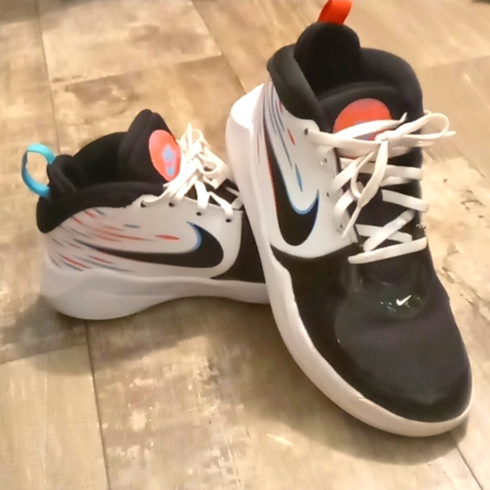 Nike Team Hustle D9